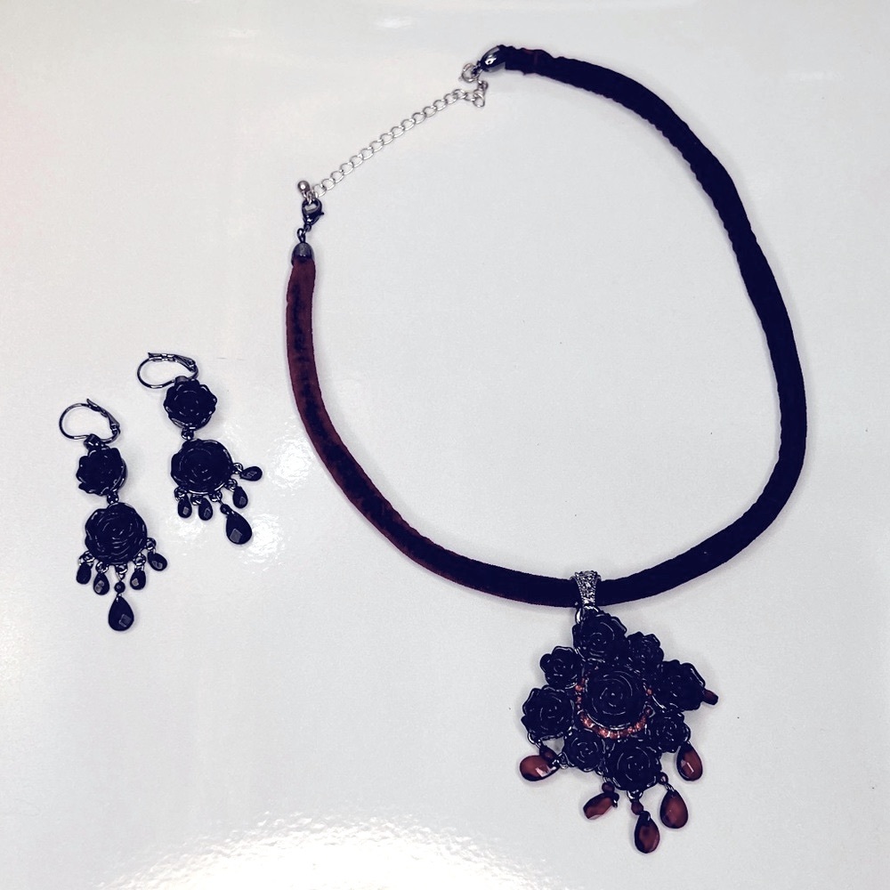 🥀Black Rose Set Earrings and Necklace🥀